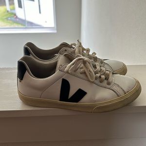 Women’s Veja’s size 6 US